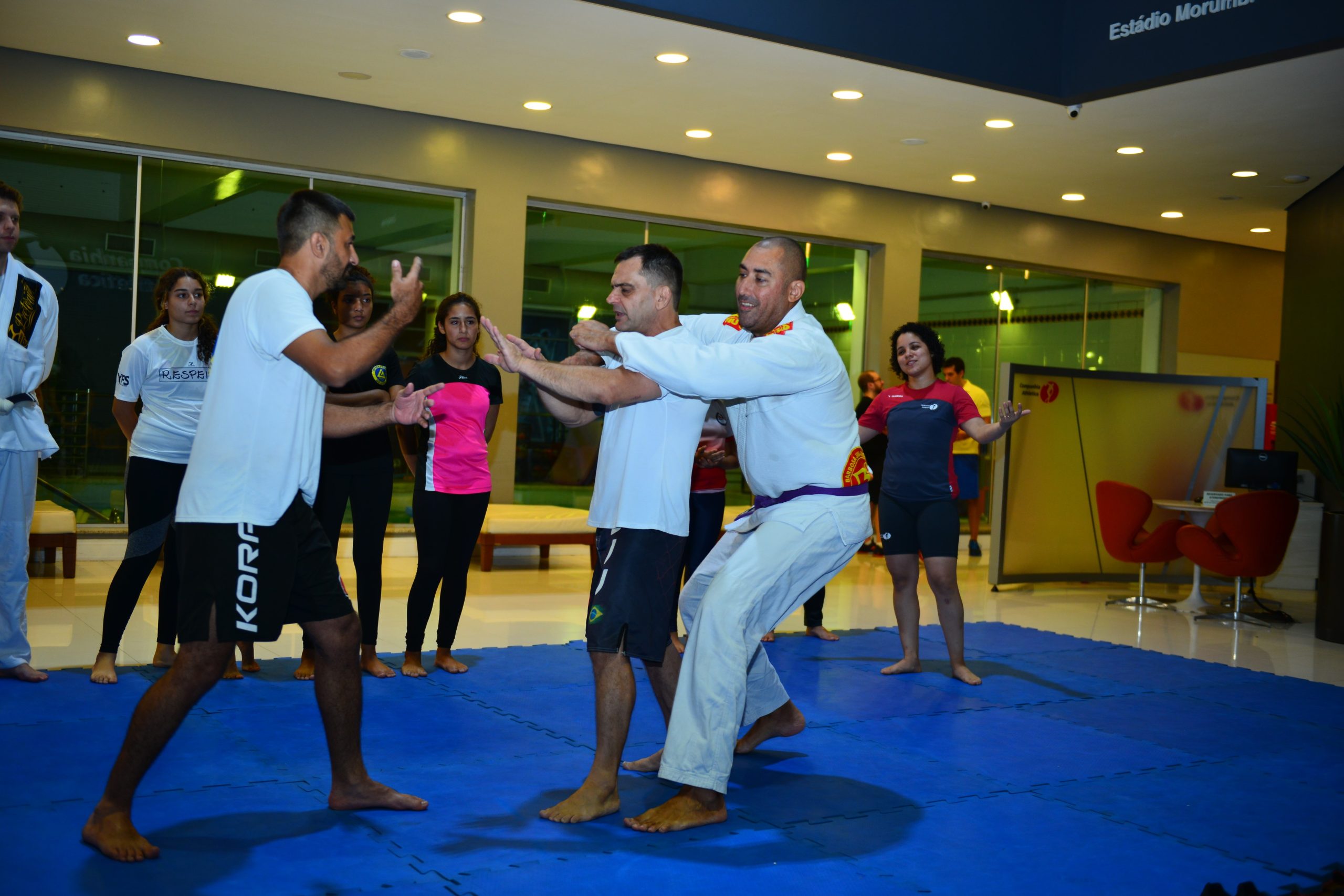 Aula de jiu-jitsu com foco em defesa pessoal é destaque na Cia Athletica