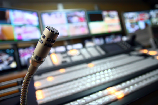 Rádios e TVS já podem terceirizar 100% da programação