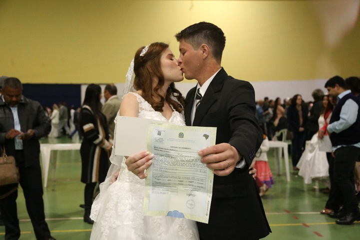Prefeitura realiza casamento comunitário com mais de 500 casais