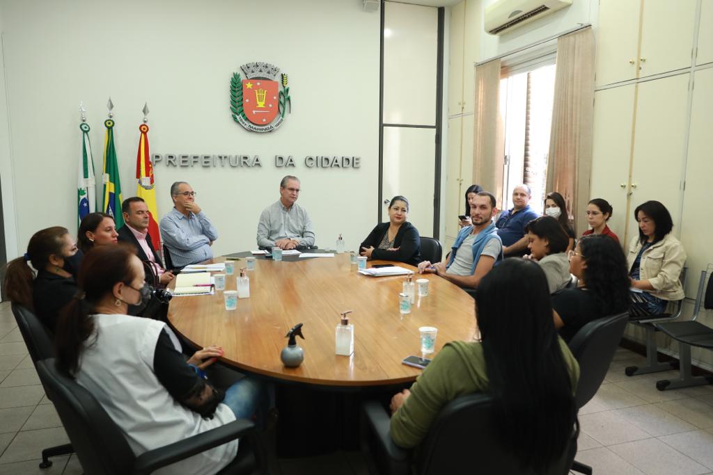 Prefeitura amplia gratificação de produtividade de R$ 200 para cuidadores e auxiliares