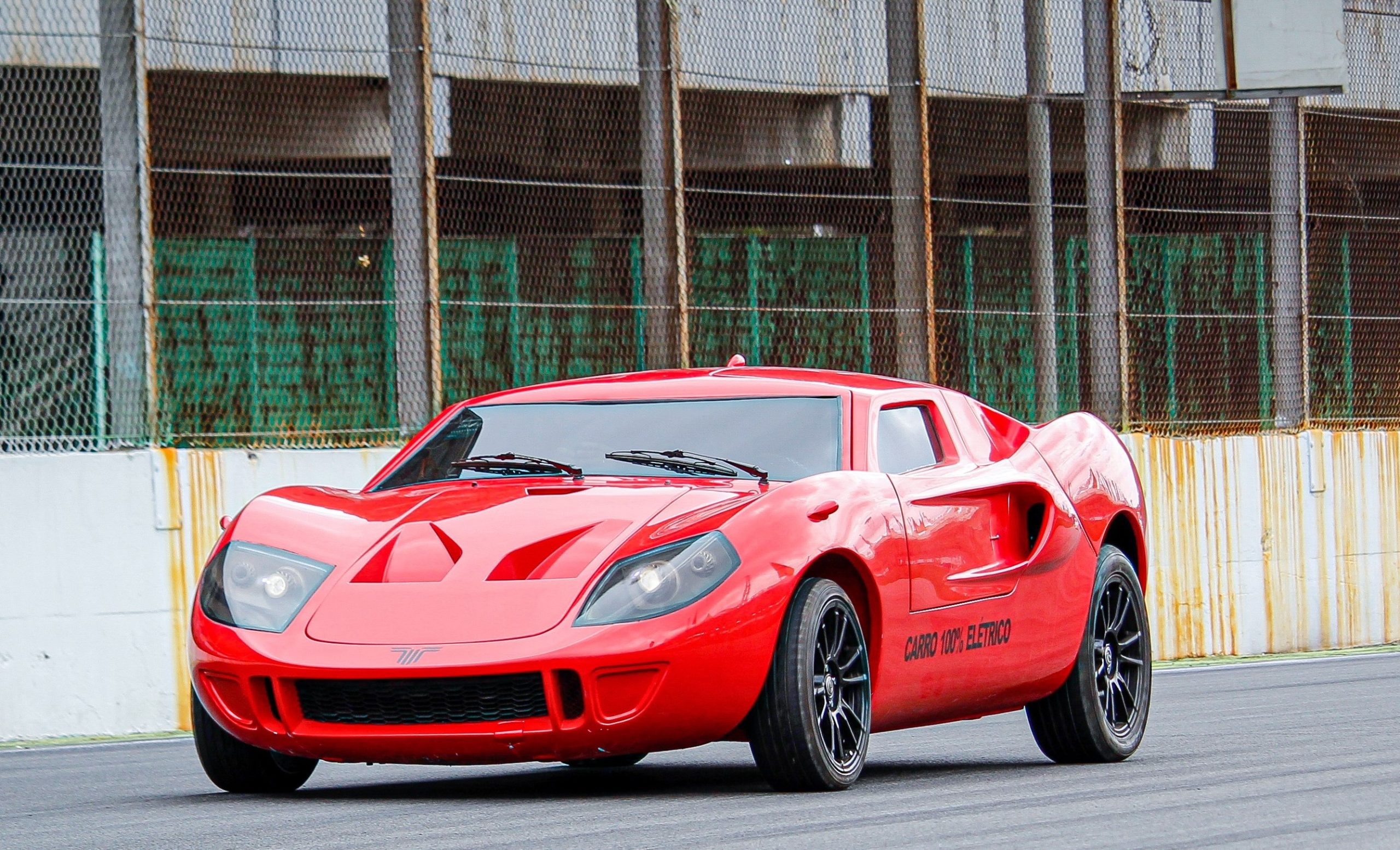 Interlagos é palco do primeiro carro esportivo elétrico do Brasil