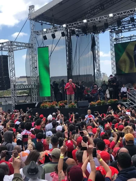 Campanha de Bolsonaro aposta em abstenção; Lula clama por comparecimento