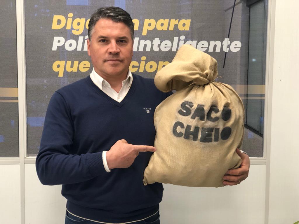 De “saco cheio”, Venderlim Jr percorre o Paraná propondo a Política Inteligente