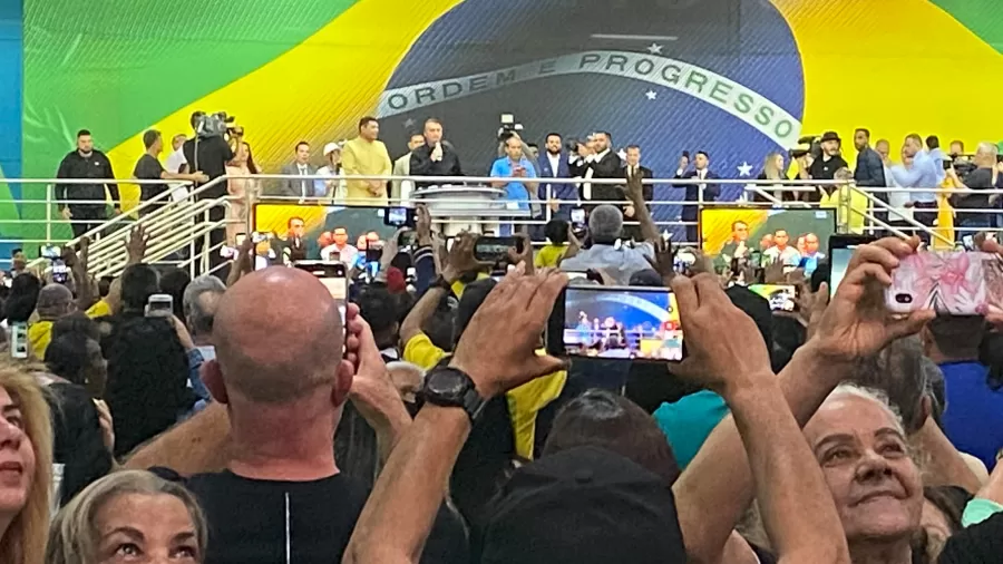 Bolsonaro distorce decreto de Lula durante discurso homofóbico em igreja