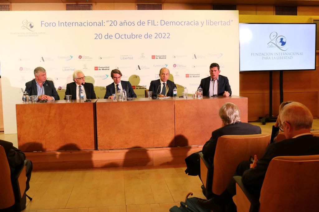 Moro retorna de Madrid após se encontrar com ex-presidentes do México e Espanha para debate