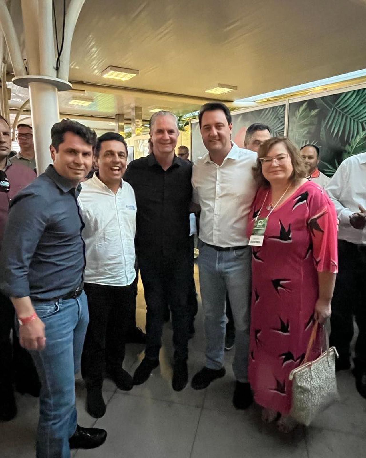 O prefeito Ulisses Maia participa do encontro com prefeitas e prefeitos de todo Paraná em Foz do Iguaçu