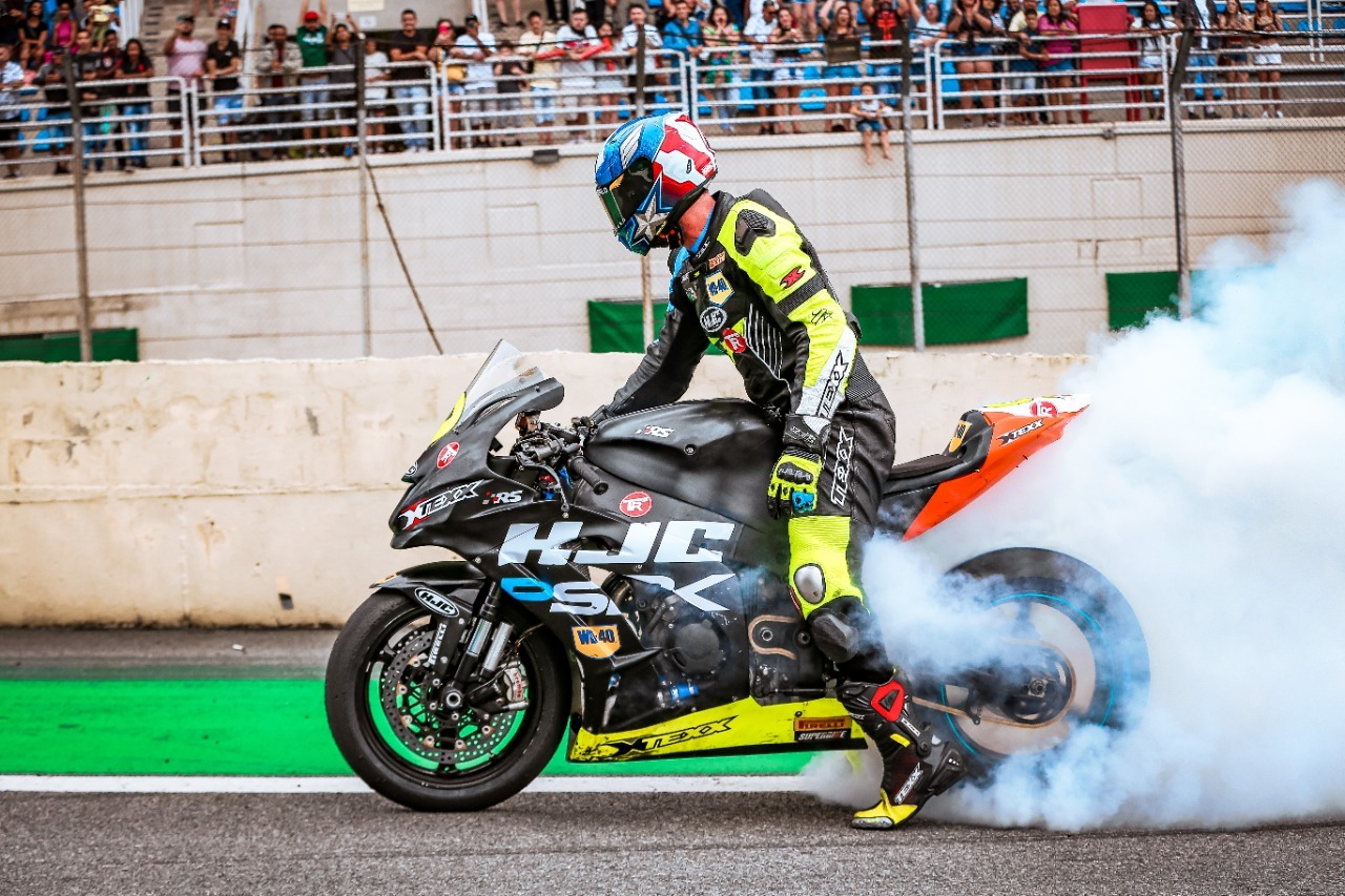 Documentário  mostra as corridas e os bastidores da temporada 2022 do SuperBike Brasil