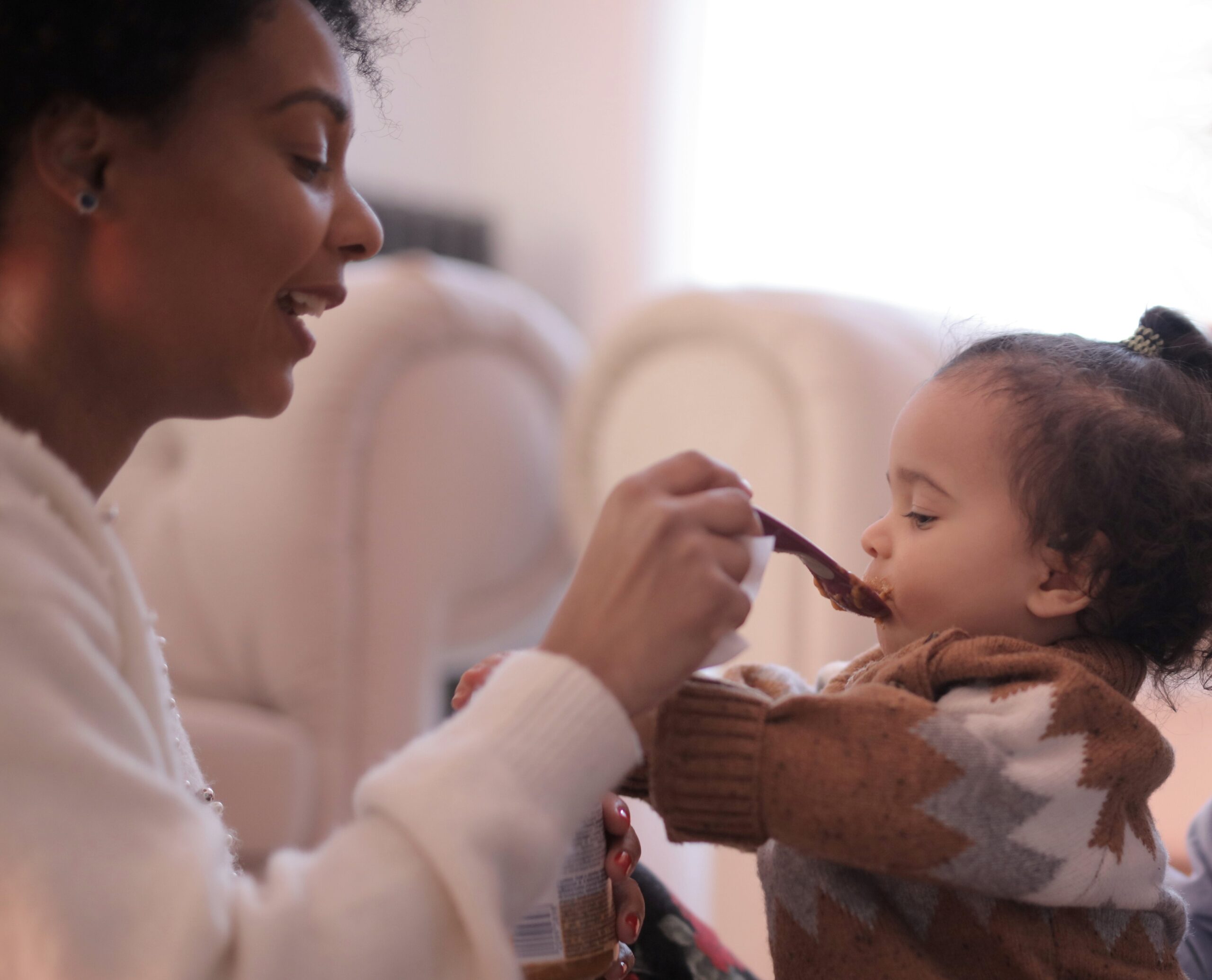 Introdução alimentar de bebês pode ser difícil para maioria