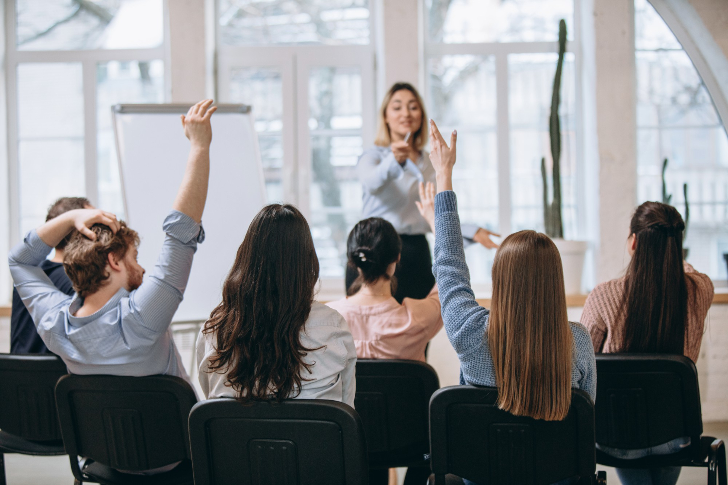 Qual a importância do treinamento, reciclagem e atualização dos funcionários?