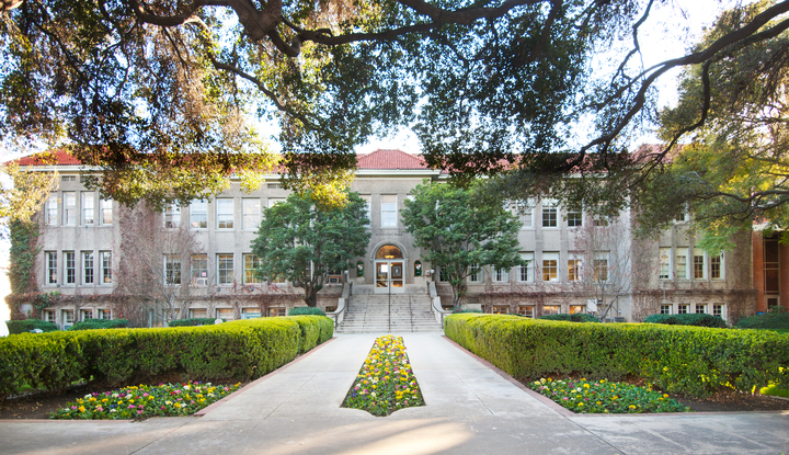 Universidade da Califórnia oferece bolsas de estudo para estudantes paranaenses