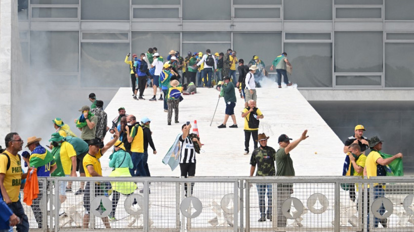 Enio Verri: “temos que impedir que esses onibus  saiam  de Brasilia e os golpistas precisam ser  presos”