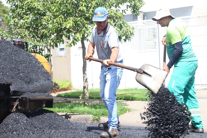 Equipes finalizam recape no Conjunto Cidade Alta e avançam com melhorias em 17 ruas na região Sul