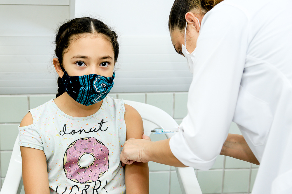 Secretaria de Saúde inicia vacinação da 3ª dose contra Covid-19 em crianças de 11 anos
