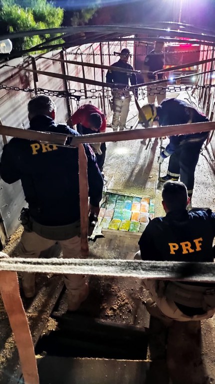 PRF apreende em Nova Esperança carga de droga estimada em R$ 31 milhões