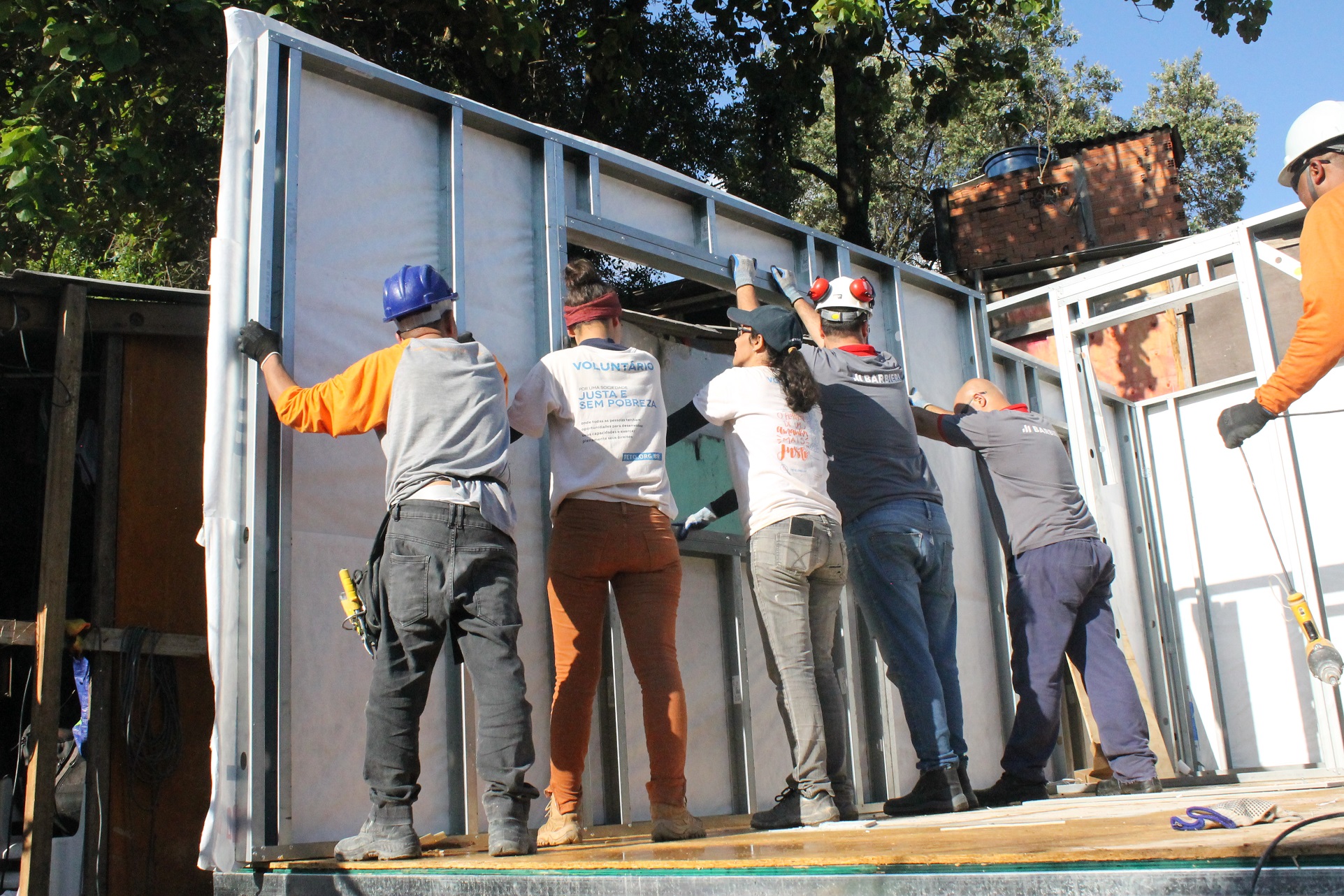 Comunidade Fazendinha recebe sede comunitária sustentável