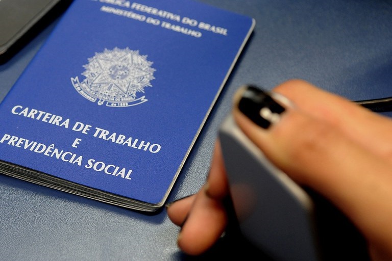 Brasil registrou 1.874.226 pessoas empregadas com carteira assinada em janeiro
