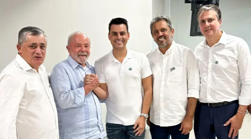 Deputado do PL posta foto com Lula e sofre criticas