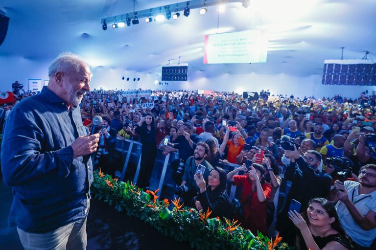 Lula”A gente está colocando o povo para dizer o que quer que a gente faça”