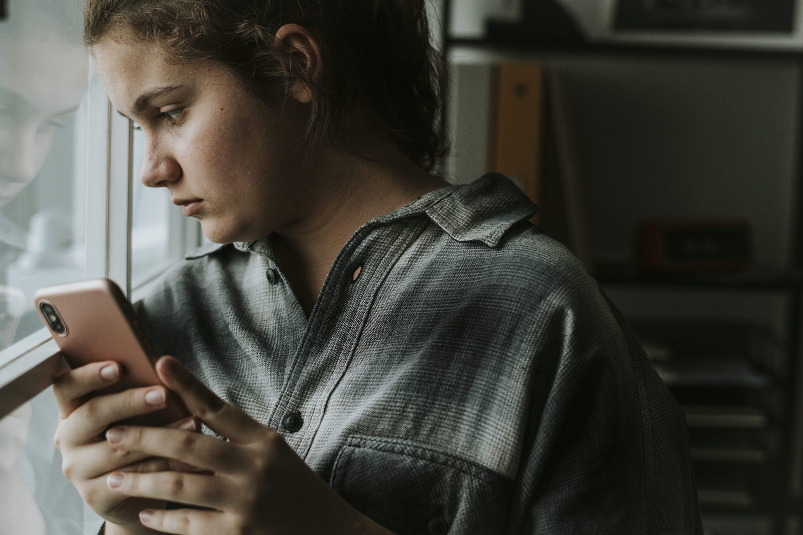 Tempo de tela eleva os níveis de ansiedade em adolescentes