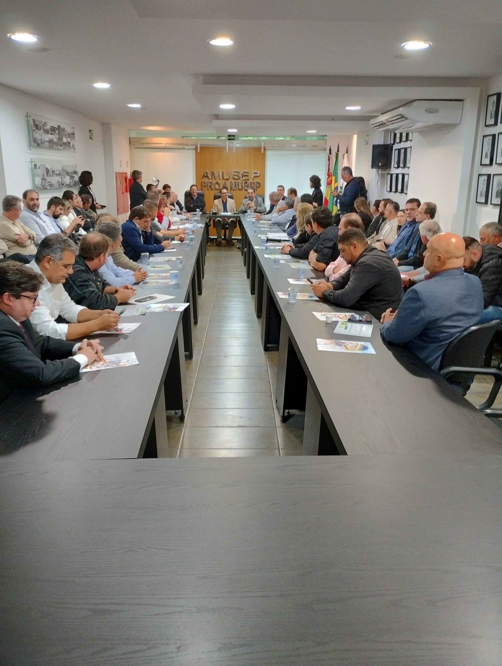 Ênio Verri apresenta caminhos para municípios captarem recursos na Itaipu