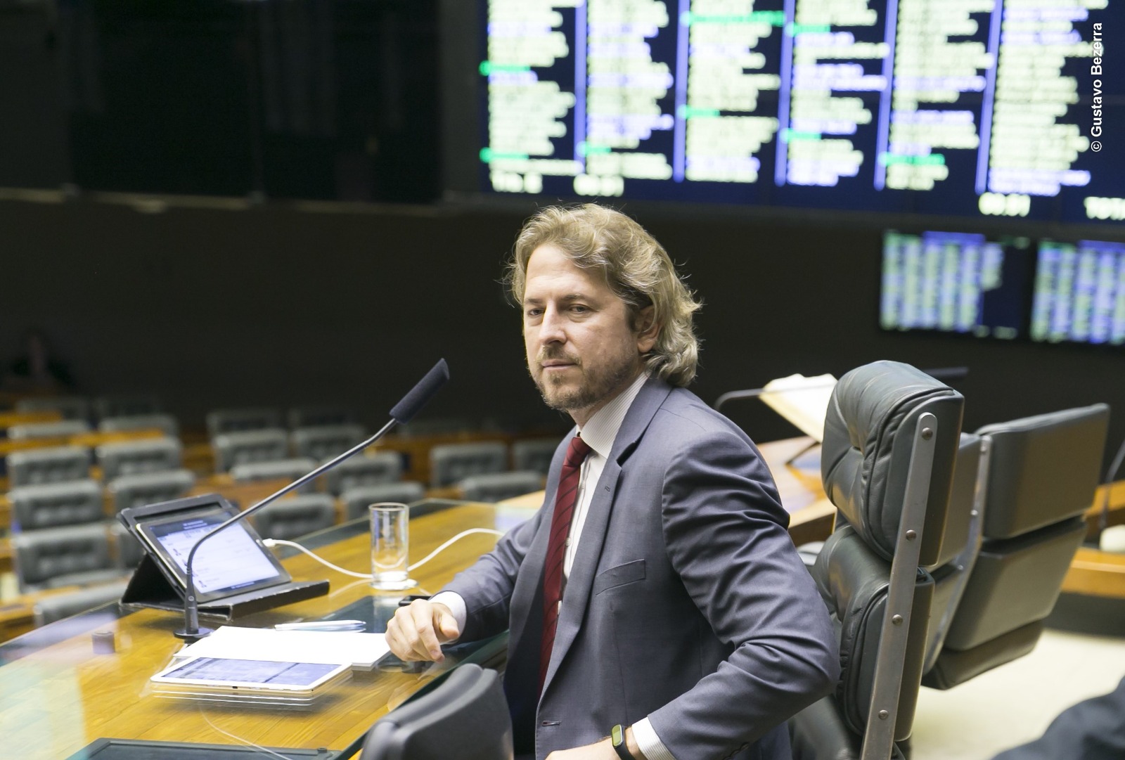 Zeca Dirceu debate reforma tributária no Paraná