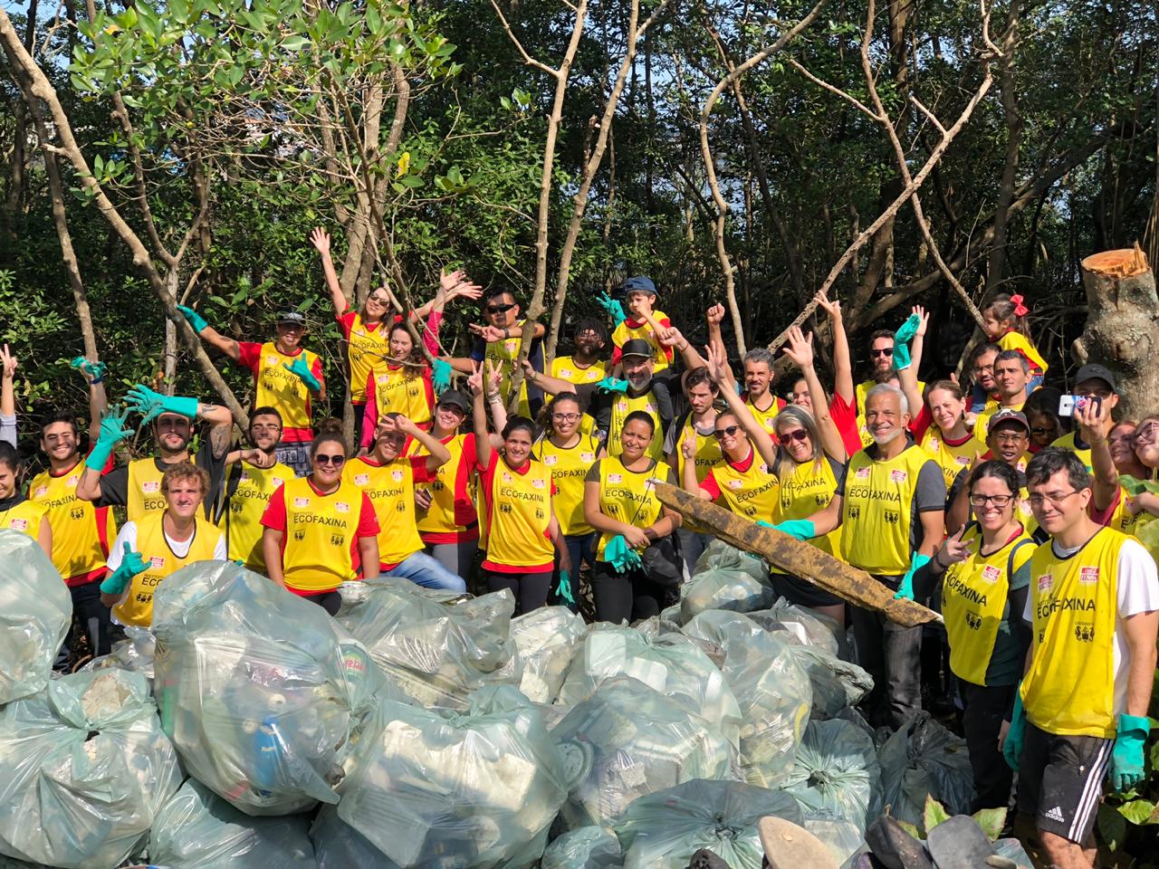 Coca-Cola FEMSA Brasil promove mutirão de limpeza no Córrego Mandacaru, em Maringá