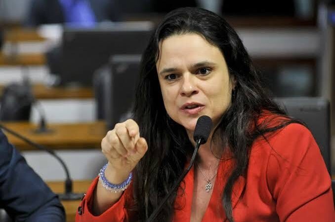 Janaína Paschoal: ato pequeno não é culpa do Flamengo nem de contas, mas de Bolsonaro