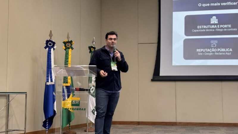 Pisos Elevados Brasil palestra em workshop da Petrobras
