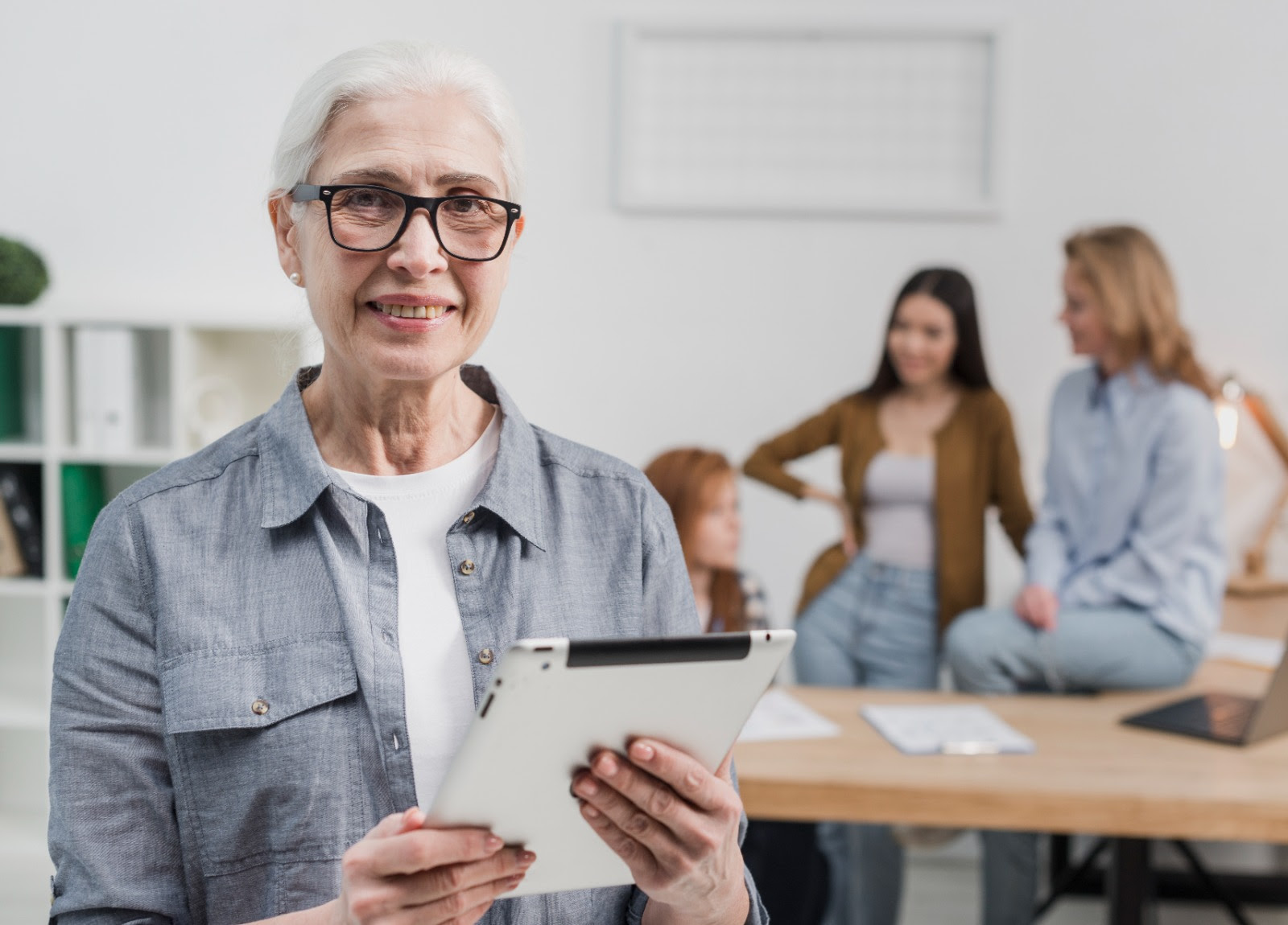 UniCuritiba lança programa de bolsas de estudo para pessoas acima de 50 anos