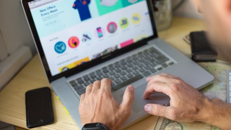 Produtos temáticos ampliam presença de marcas no e-commerce