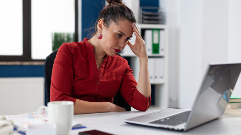 Avanço da liderança feminina em empresas diminui, diz estudo