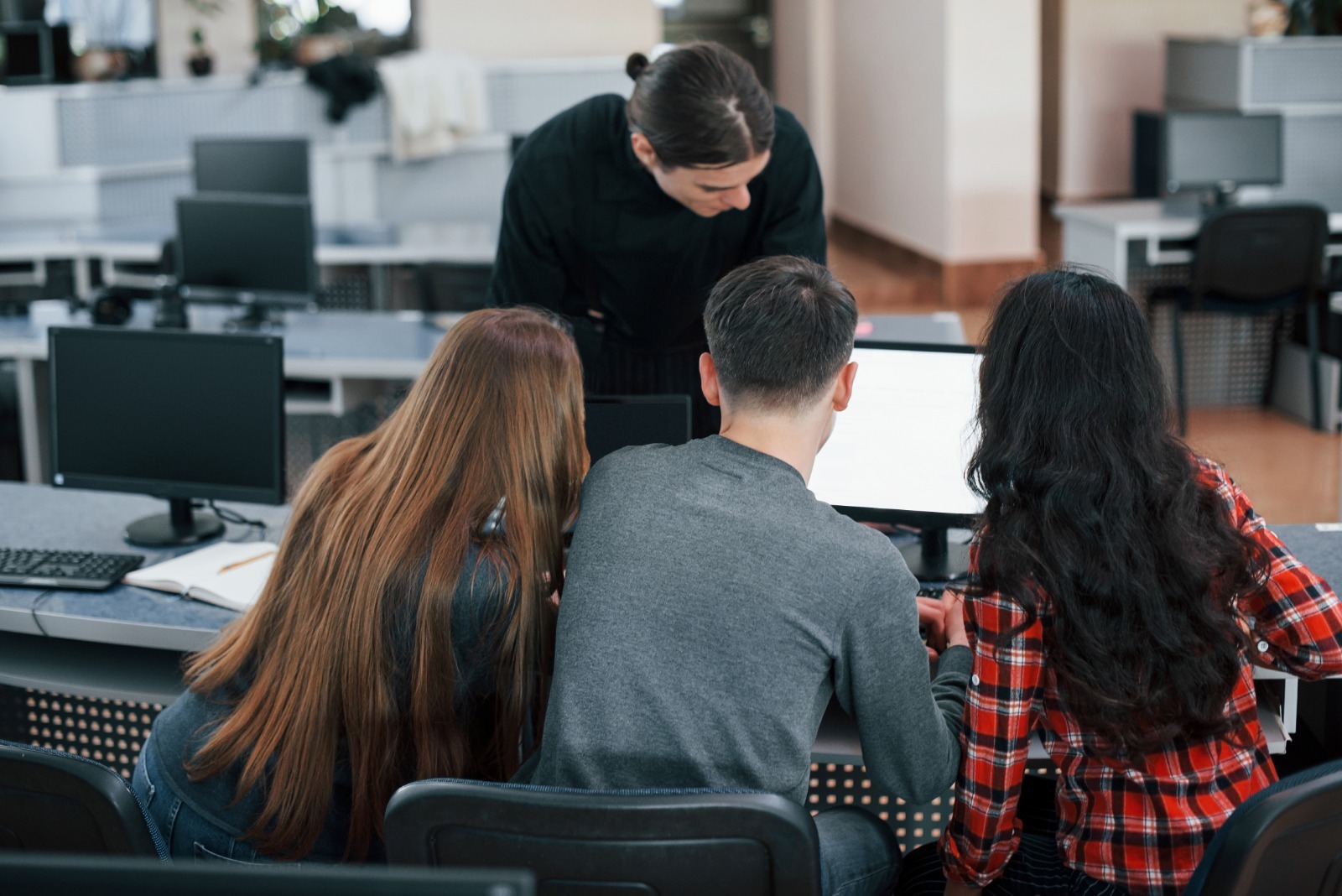 Econet Editora oferece quatro cursos de pós-graduação