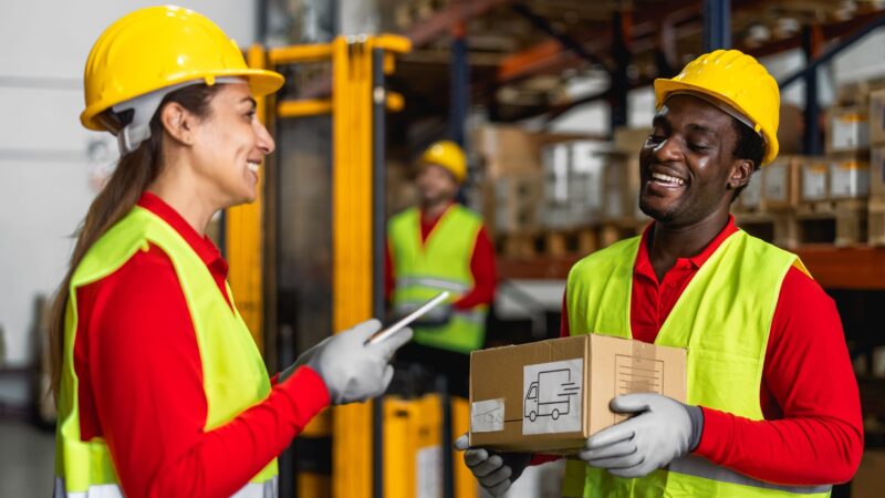 Manpower abre 100 posições para Auxiliar de Logística