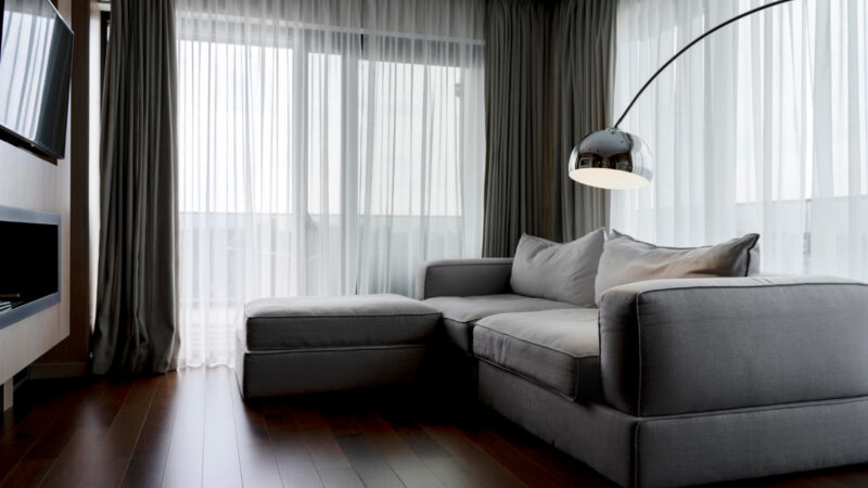 Limpeza de cortinas residenciais e comerciais exige atenção