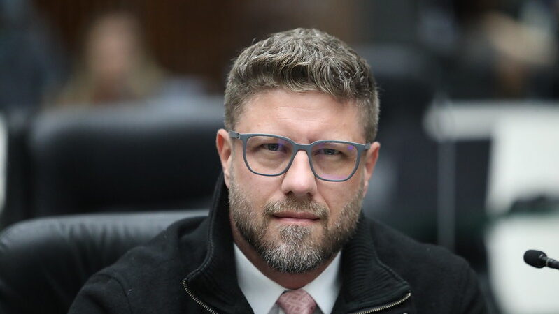 Requião Filho propõe mudanças na lei para beneficiar doadores em concursos públicos no Paraná