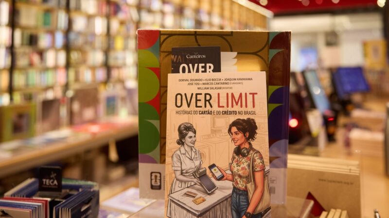 Livro resgata sete décadas de crédito e cartões no Brasil