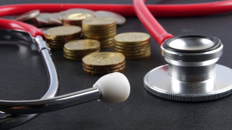 Especialista apresenta dados financeiros para clínicas