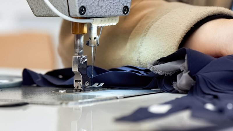 Ramo têxtil eleva produção para foliões neste Carnaval 2026