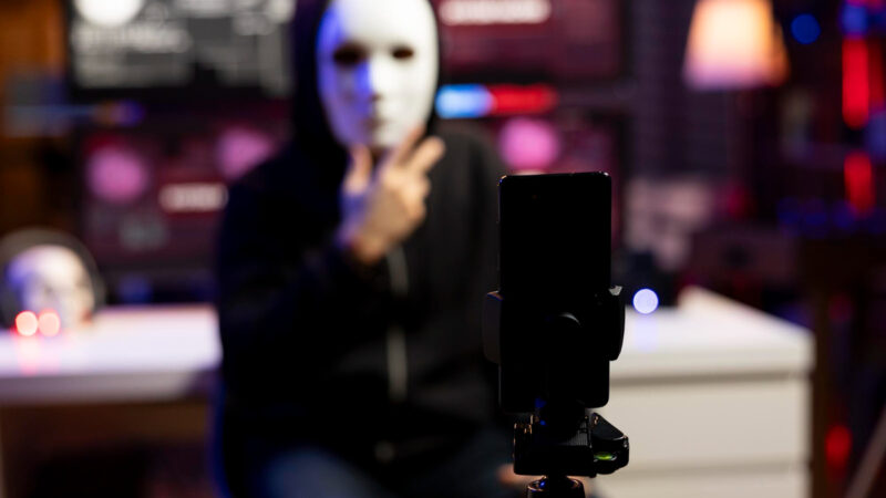 Fraudes digitais com IA desafiam segurança no Brasil