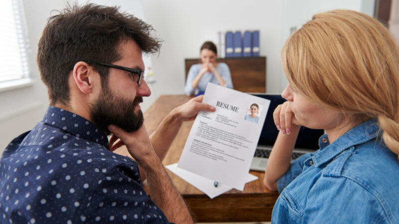 Profissionais com pós-graduação no currículo ganham mais