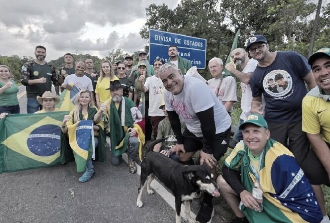 Tito Barichello, Cristina Graeml e Delegada Tathiana promovem ato em rodovia e geram alerta de risco