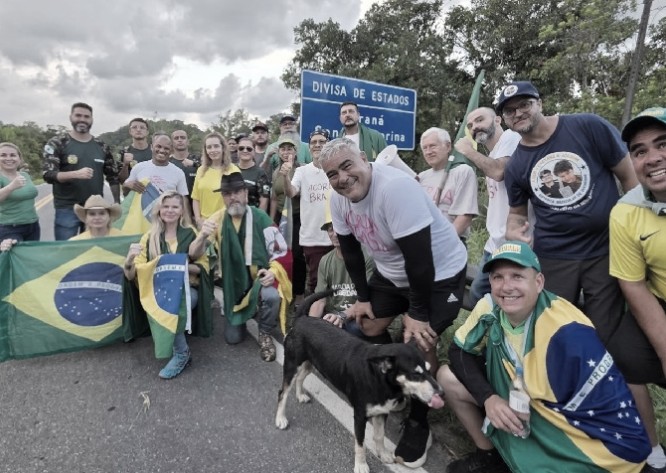 Tito Barichello, Cristina Graeml e Delegada Tathiana promovem ato em rodovia e geram alerta de risco