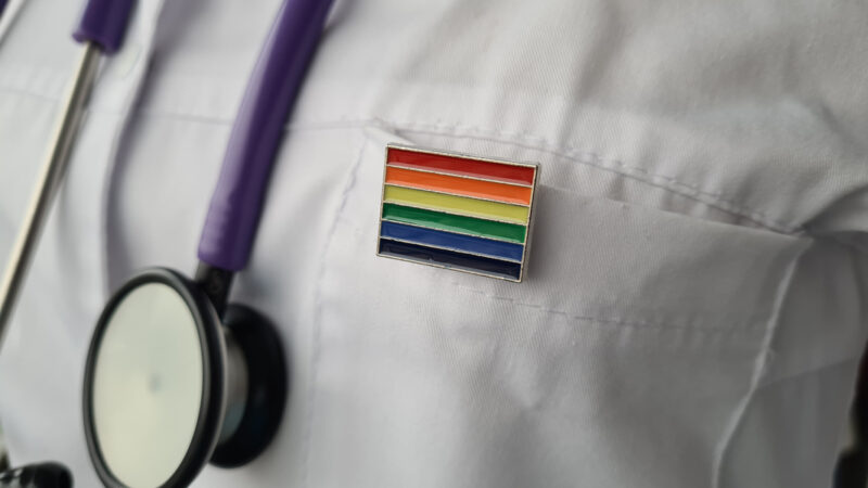 Atendimento urológico inclusivo é fundamental, diz médico