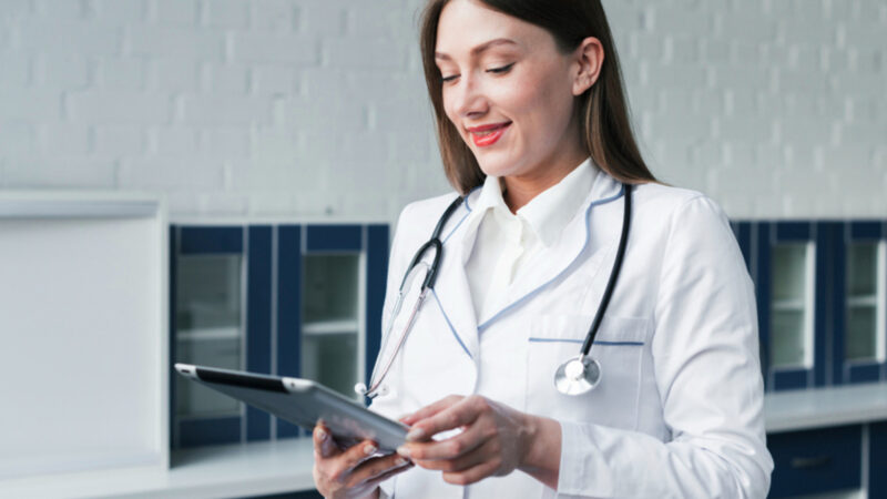 Médicos investem em tráfego pago para crescer online