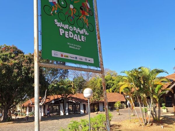 Evento faz bicicletas dominarem a paisagem em Brasília