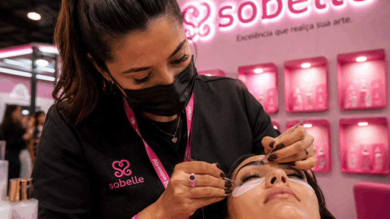 Sobelle se destaca no mercado de extensão de cílios