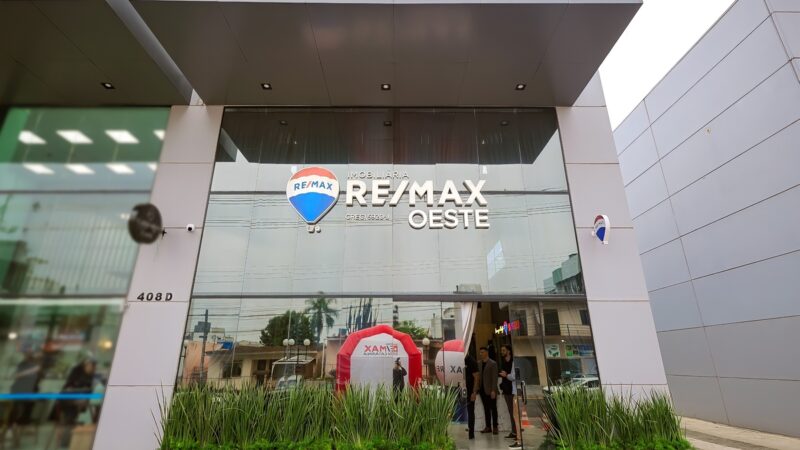 Imobiliária RE/MAX inaugura nova sede em Chapecó