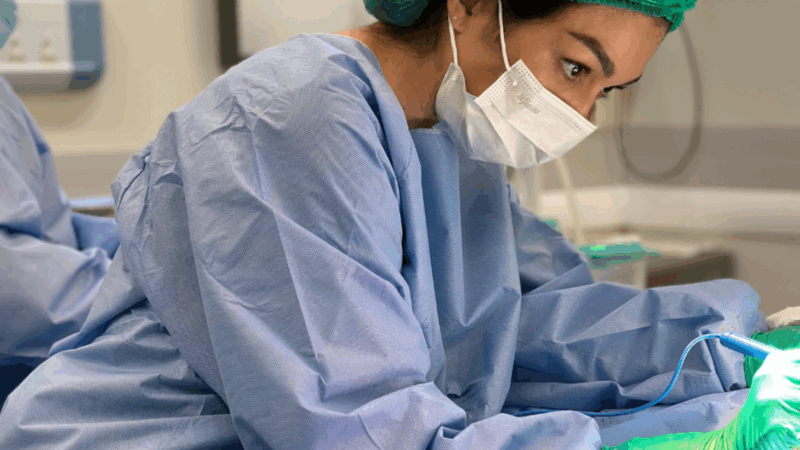 Mastopexia corrige flacidez nas mamas após a maternidade