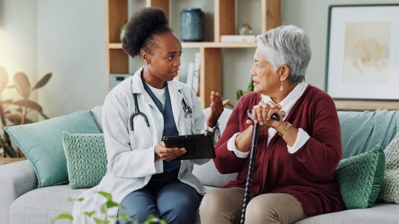 Especialista alerta sobre os riscos da osteoporose