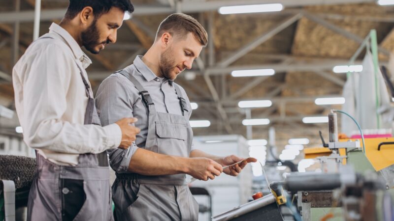 Manufatura acelera modernização e demanda novas competências